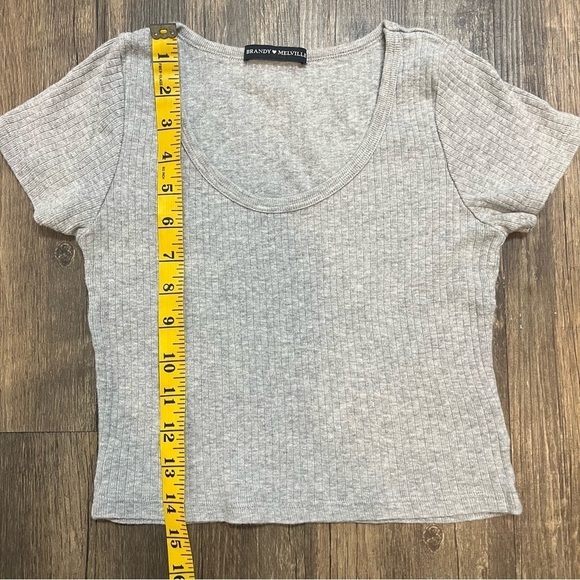 Women’s Brandi Melville Gray Crop Top Shirt One Size - Picture 7 of 8